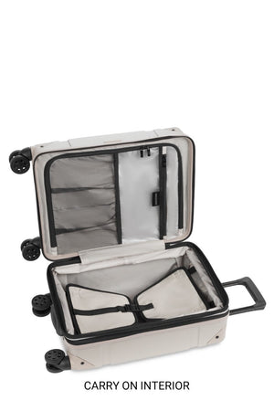 SWISSGEAR 7639 Expandable Trunk 2 Piece Spinner Set – Sand Separator panel includes 2 mesh shoe pockets and 1 zippered wet bag