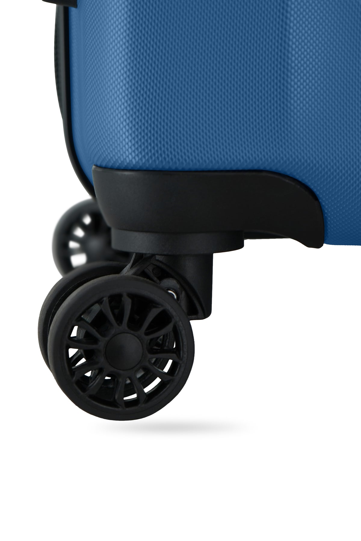 SWISSGEAR - Chrome Carry-On Spinner 04
