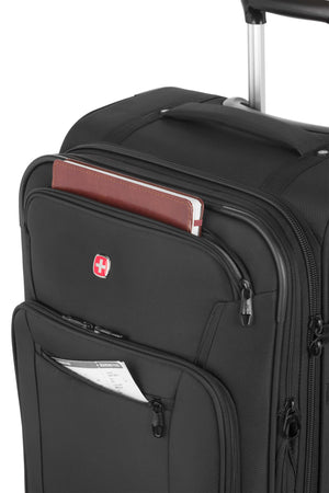 SWISSGEAR 7070 Medium Expandable Spinner in Black has a trio of zippered front pockets, including a deep gusseted pocket, plus a handy 'ticket' pocket' allow you to stay organized on the go