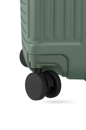 SWISSGEAR - Summit Reserve Large Checked Spinner