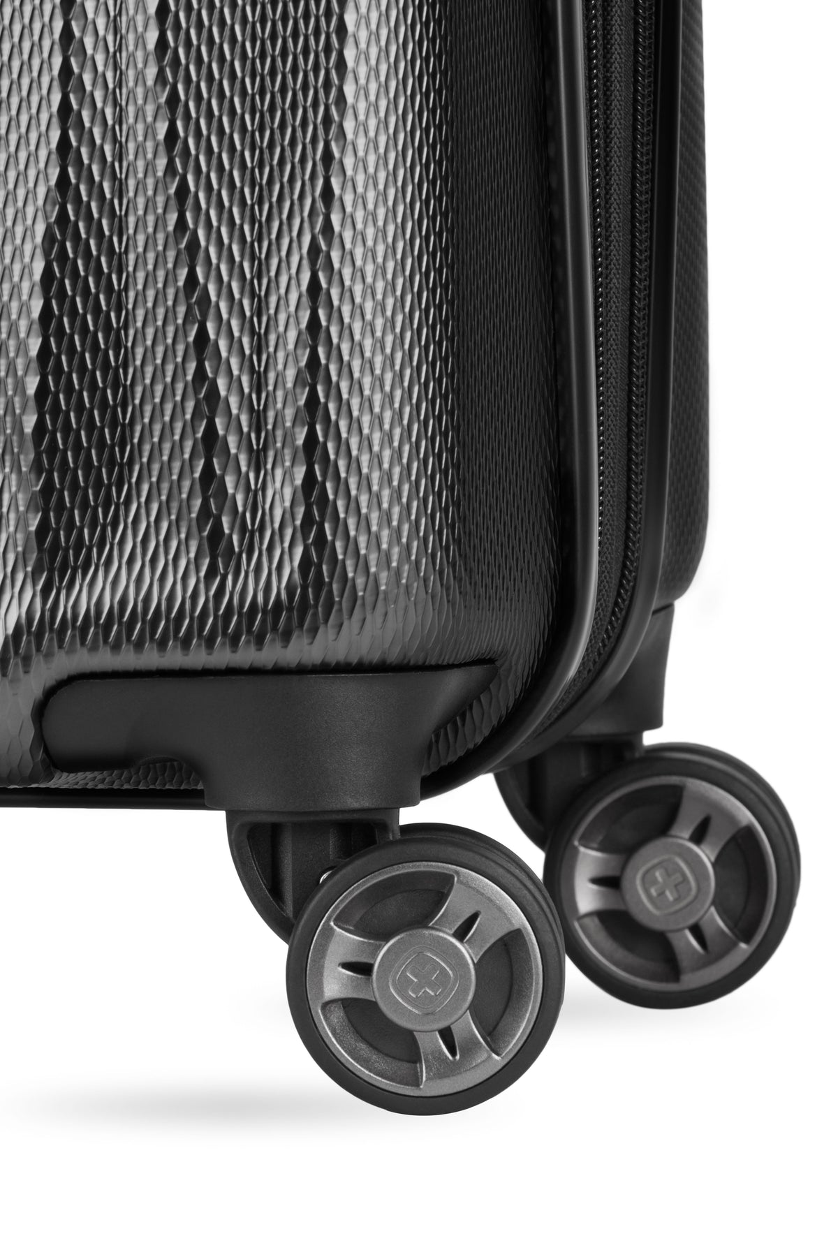 SWISSGEAR - Energie Carry-On Spinner - Black - LE - 10