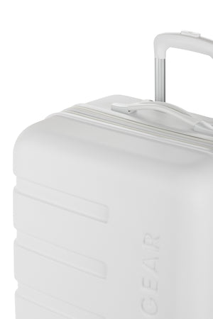 SWISSGEAR Signature Medium Checked Spinner in White