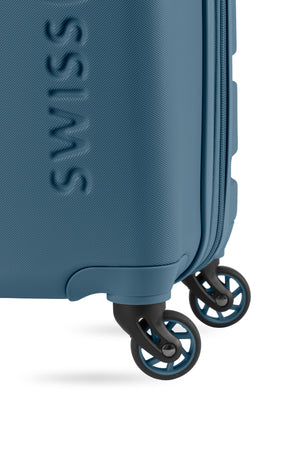 SWISSGEAR - Signature Carry-On Spinner