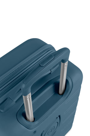 SWISSGEAR - Signature Carry-On Spinner