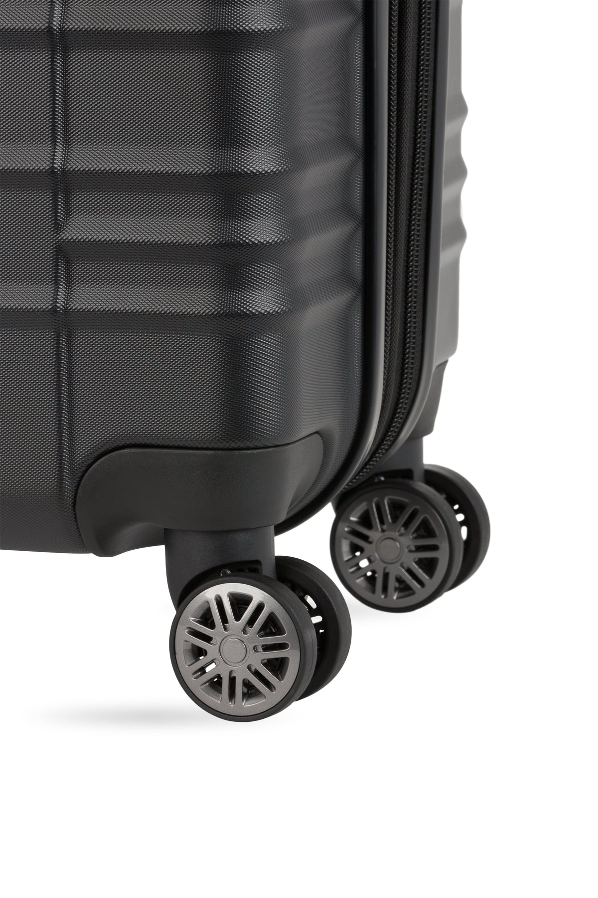SWISSGEAR - Cascade II Carry On Spinner - Black - 09
